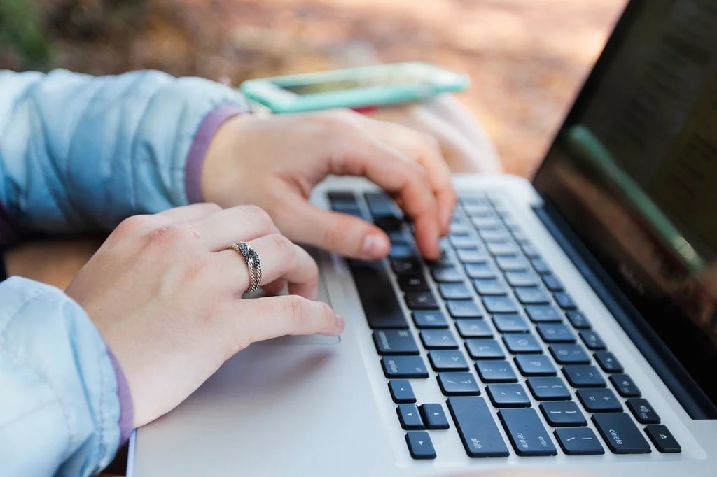 Comment Yiaho rend ChatGPT gratuit et accessible en français ?